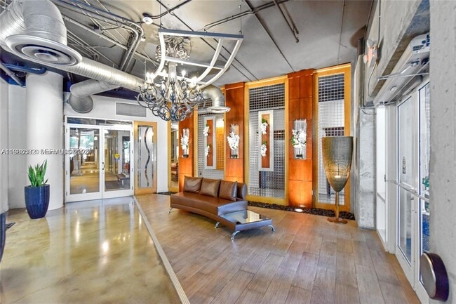 Building Photo - 10 SW South River Dr