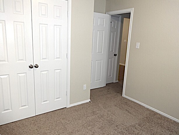Building Photo - 1373 Meadowbrook Ln