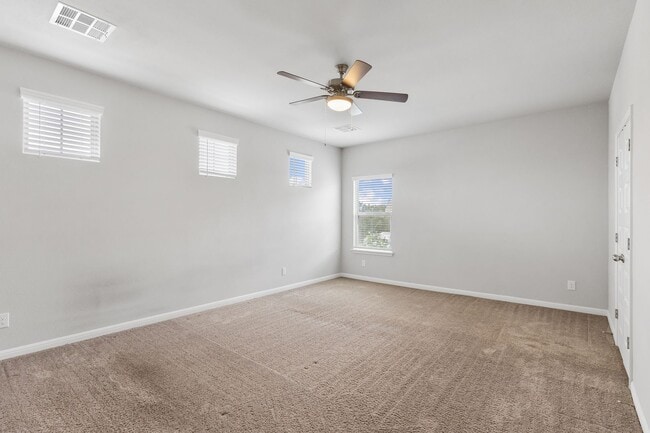 Building Photo - 3 Bedrooms and 2.5 Bathrooms located in Ca...