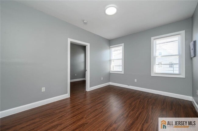 Building Photo - 307 Pershing Ave