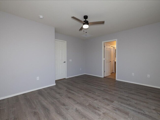 Building Photo - 4 Bedroom 3 Bathroom