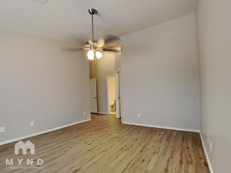 Building Photo - 5621 S 31st Dr