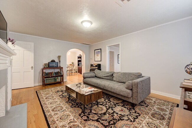 Building Photo - Updated 2 Bed 1 Bath in NW OKC