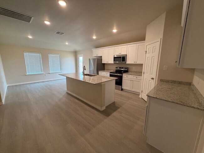 Building Photo - Brand new build nestled in a quiet culdesac