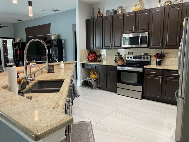 Building Photo - 1917 Pamlynne Pl