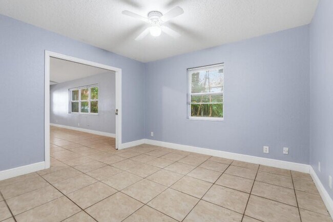 Building Photo - 1029 Staghorn St