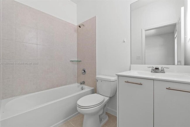 Building Photo - 3 bedroom in Miami FL 33167
