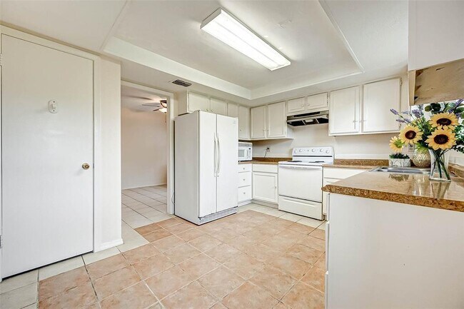 Building Photo - 9915 Towne Tower Ln