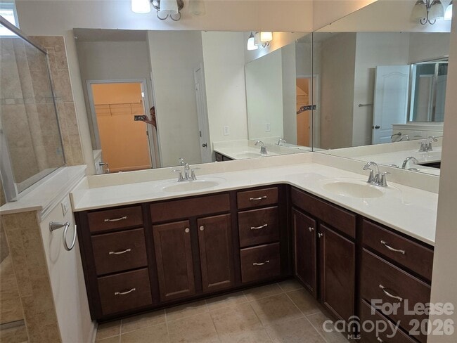 Building Photo - 5021 Kinross Ln