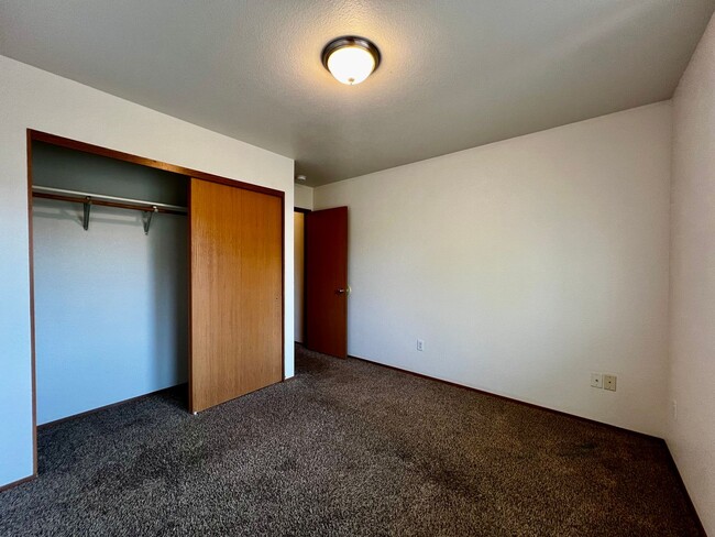 Building Photo - r205