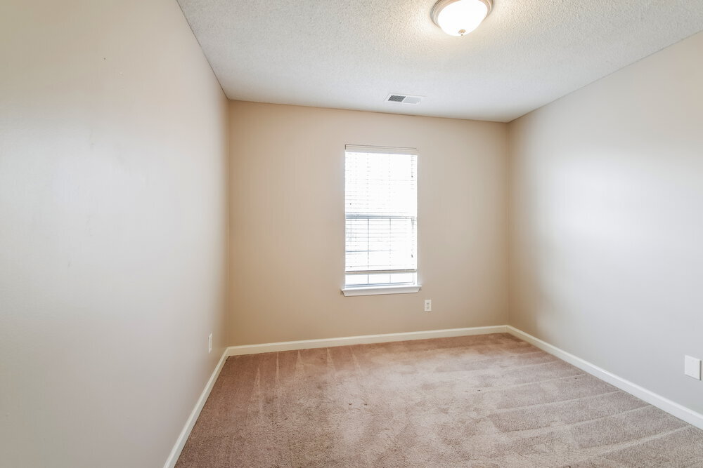 Building Photo - 1107 Breezy Valley Dr