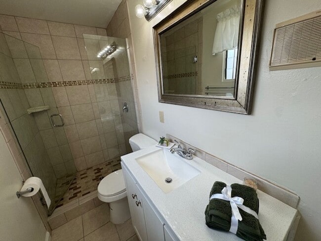 Building Photo - Charming 3-Bedroom Home for Rent in Serra ...