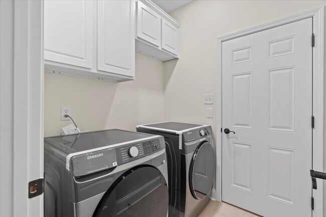 Building Photo - 12123 Brooks River Dr