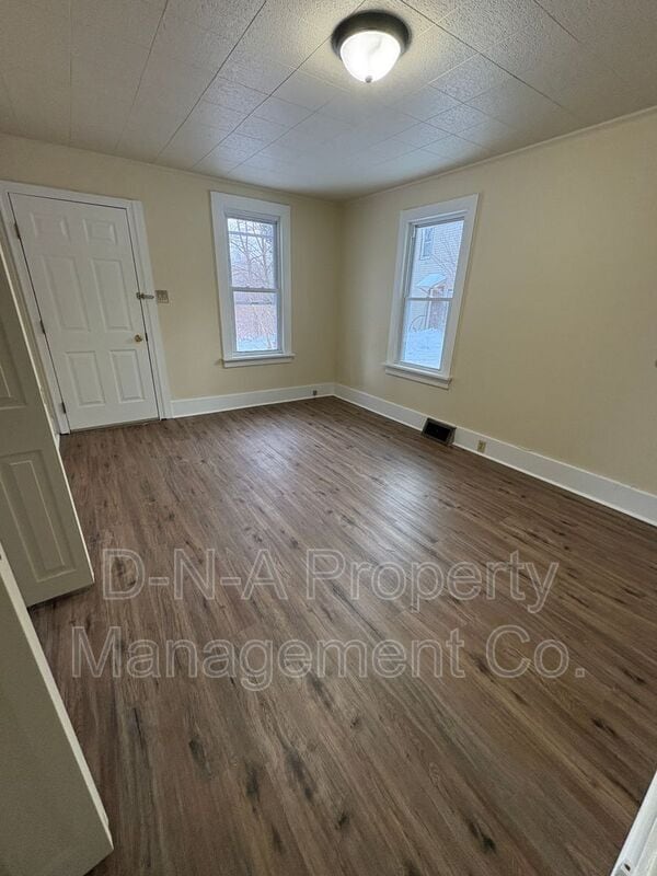 Building Photo - 114 Knight St