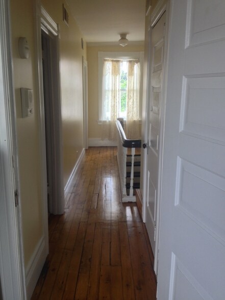 3rd floor hallway - 3284 Dawson Street