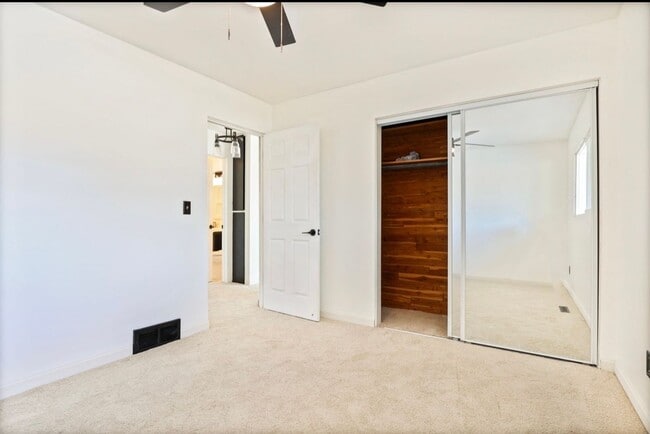 Building Photo - 2118-2118 Avalon Cir