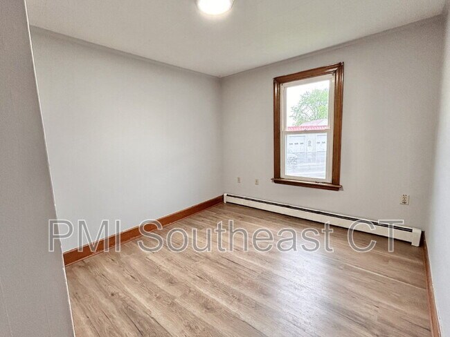 Building Photo - 91 Willowbrook St