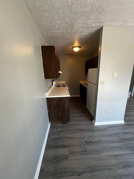Building Photo - 1100 Eastgate Mnr