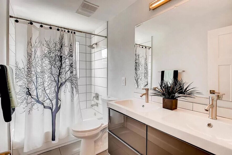 Building Photo - Great Location!!!!