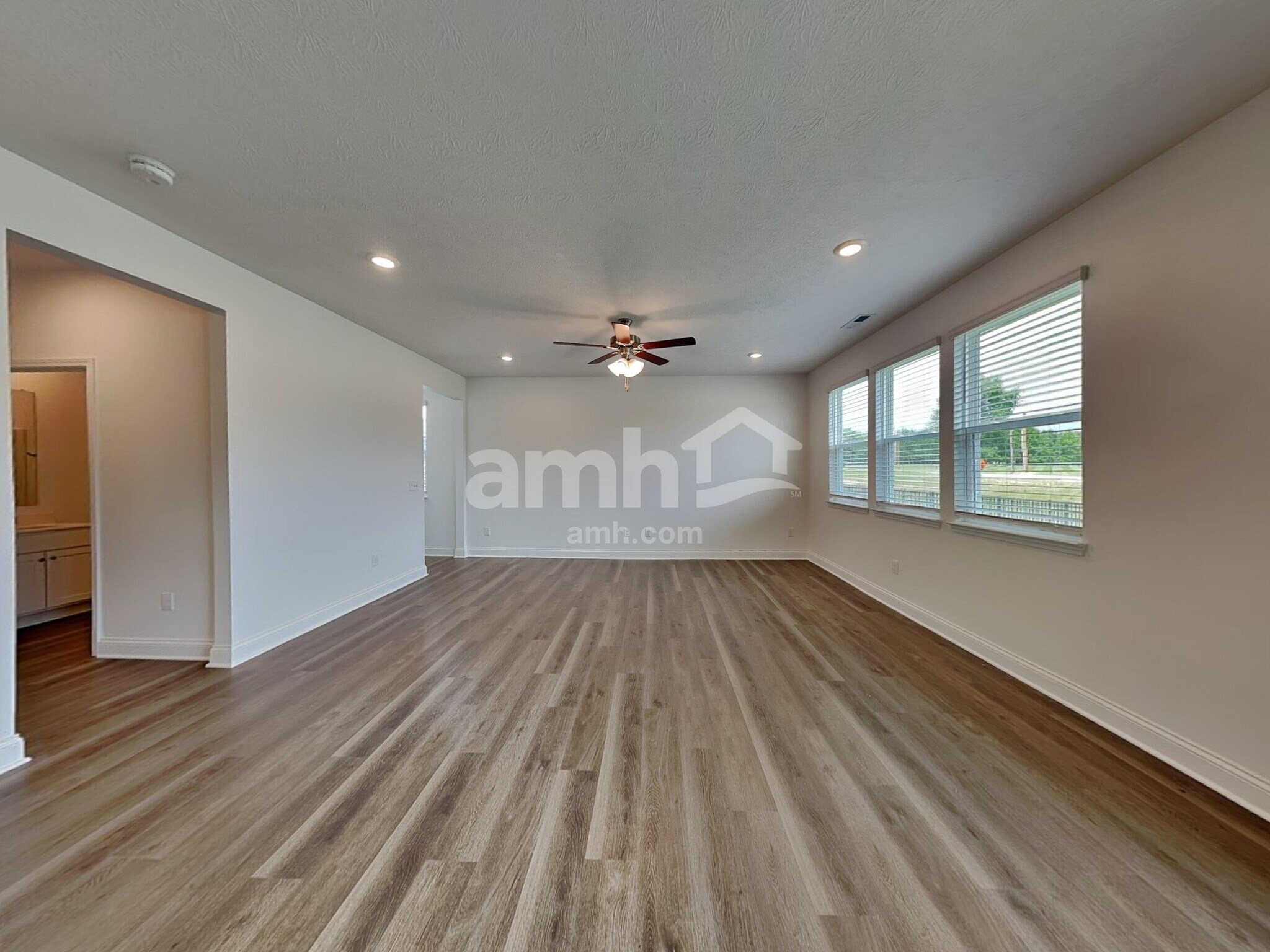 Building Photo - 400 Golden Maple Pl