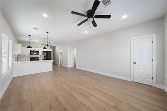 Building Photo - 402 E 37th St