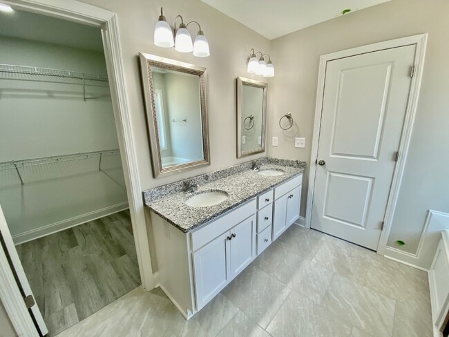 Building Photo - 3686 Saddle Rdg Dr
