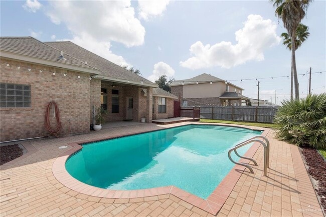 Building Photo - 33-25 1/2 E St