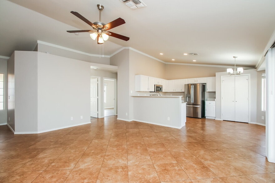 Building Photo - 986 S Wanda Dr