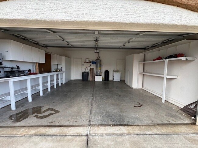 Building Photo - 3BR with SOLAR-NO Electric Bills! RV Gate & Parking, Bullhead Parkway