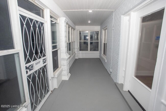 Building Photo - 730 S 38th St