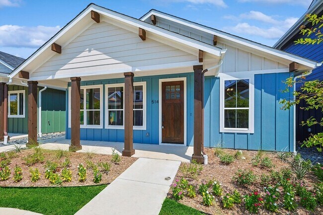 Primary Photo - 514 Woodside Trl
