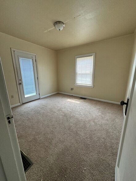 Den Room - 1048 Wilmington Ave
