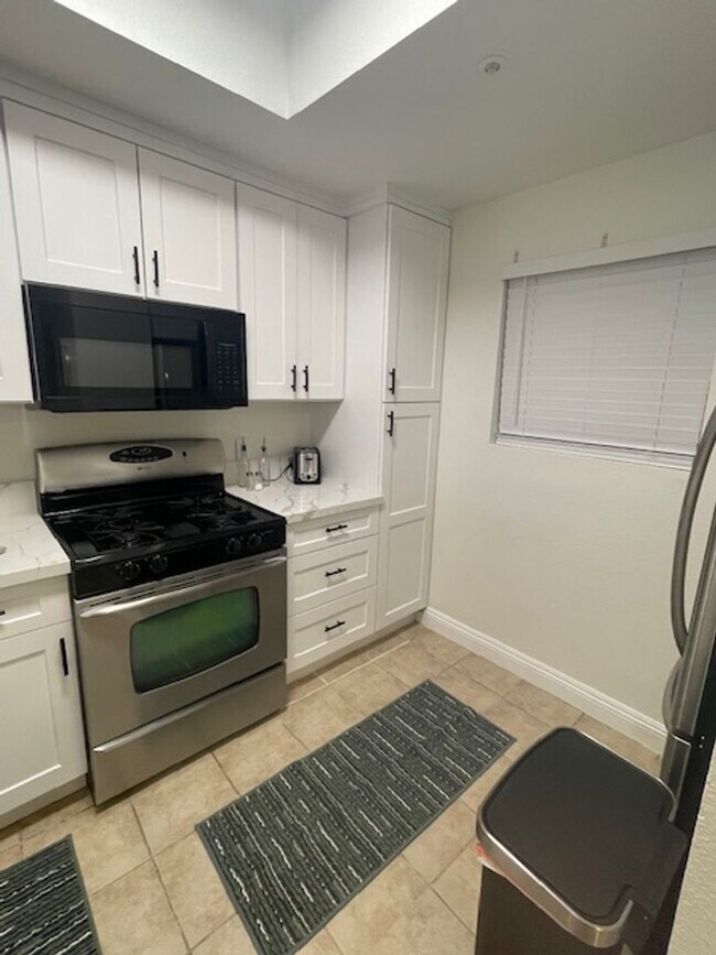 Building Photo - Meridian 2 Bd / 2 Ba with Laminate Flooring in Living Room & Bedroom Areas