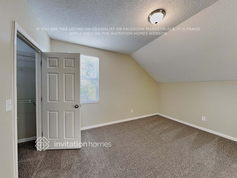 Building Photo - 4204 Forest Island Dr