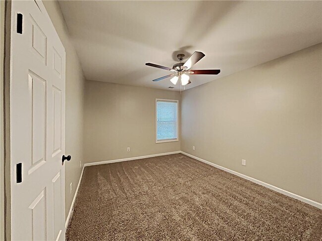 Building Photo - 2184 Longmont Dr