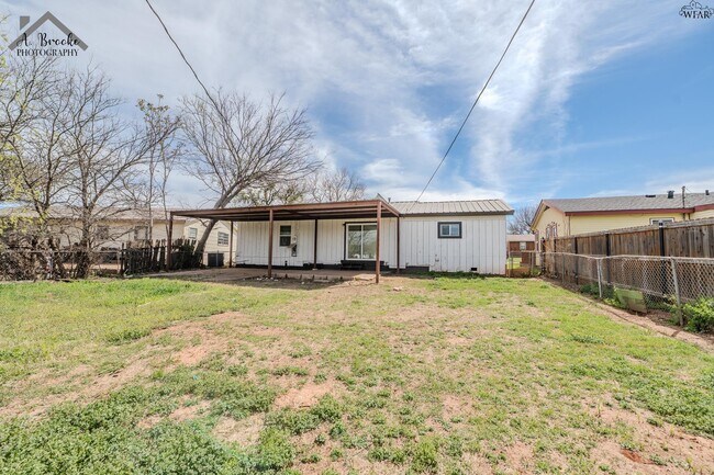 Building Photo - 1624 Sunnyside Ln