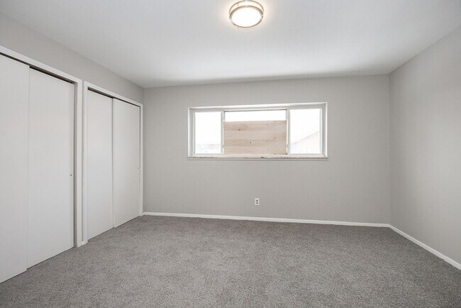 Building Photo - 2 BED 1.5 BATH UNIT IN THE BANBURY CONDOMINIUMS!