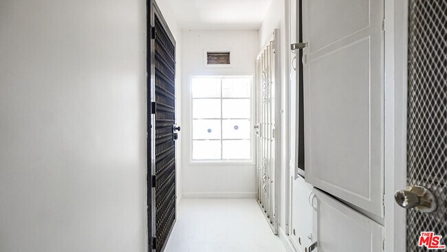 Building Photo - 4030 Abourne Rd