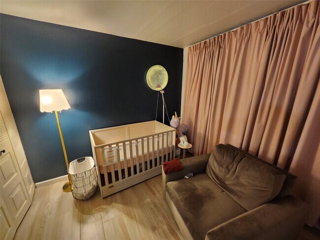 Building Photo - 10004 Winding Lake Rd