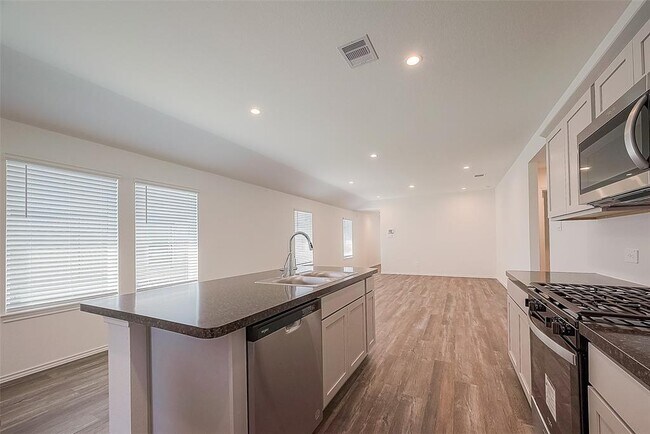 Building Photo - 5734 Avalon Woods Dr
