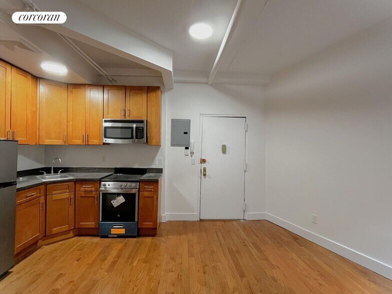 Building Photo - 34 W 86th St