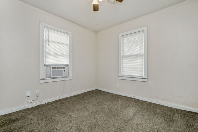 Building Photo - 819 N Apache St