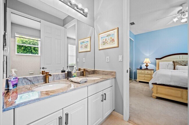 Building Photo - 11727 Paradise Cove Ln
