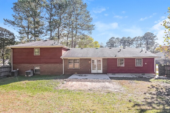 Building Photo - 2137 Hartridge Dr