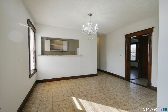 Building Photo - 247 Franklin Ave