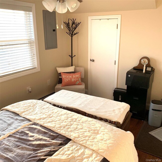 Building Photo - 521 W Park Ave