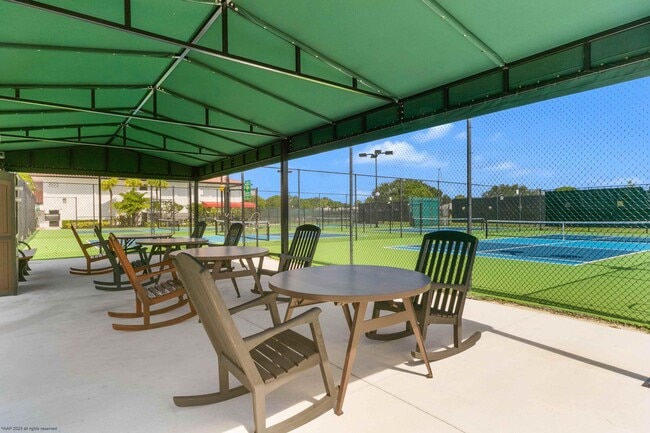 Building Photo - 23 Lexington Ln W