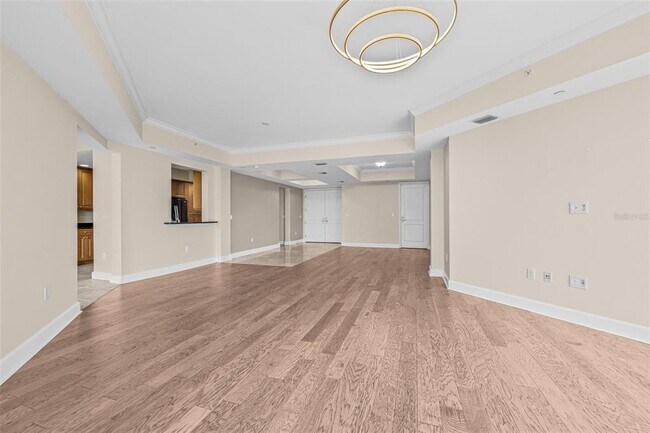 Building Photo - 300 Beach Dr NE
