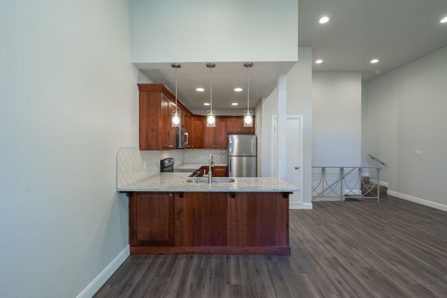 Building Photo - Fully Remodeled Townhome in the Heart of D...