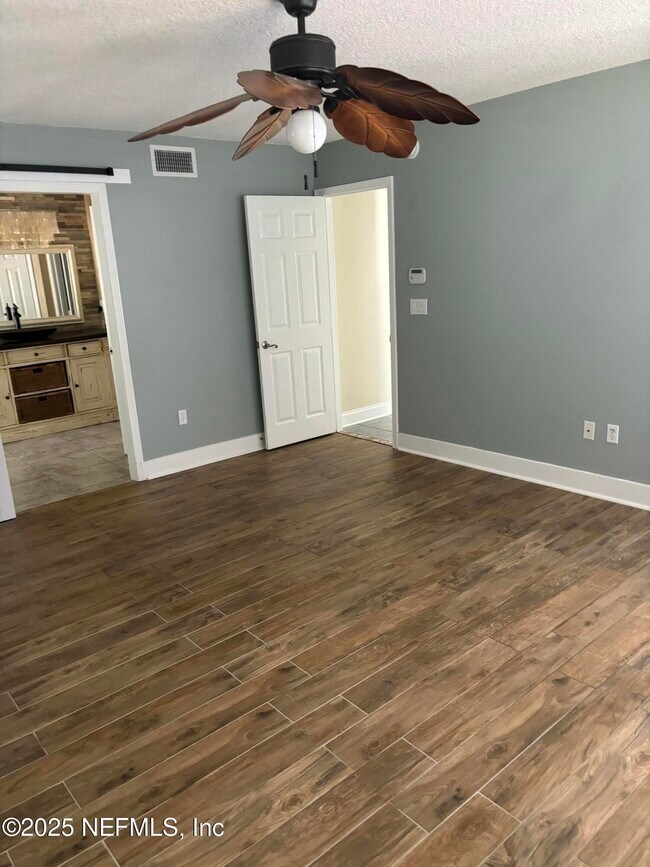 Building Photo - 1815 Kings Ct